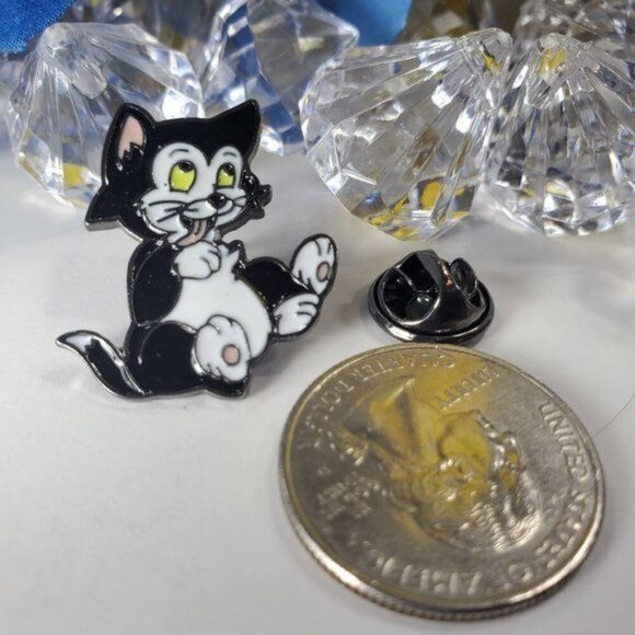 Figaro Cat Lapel Pin Pinocchio Pet Badge Pin Brooch Accessories Jewelry Gift - Picture 3 of 6